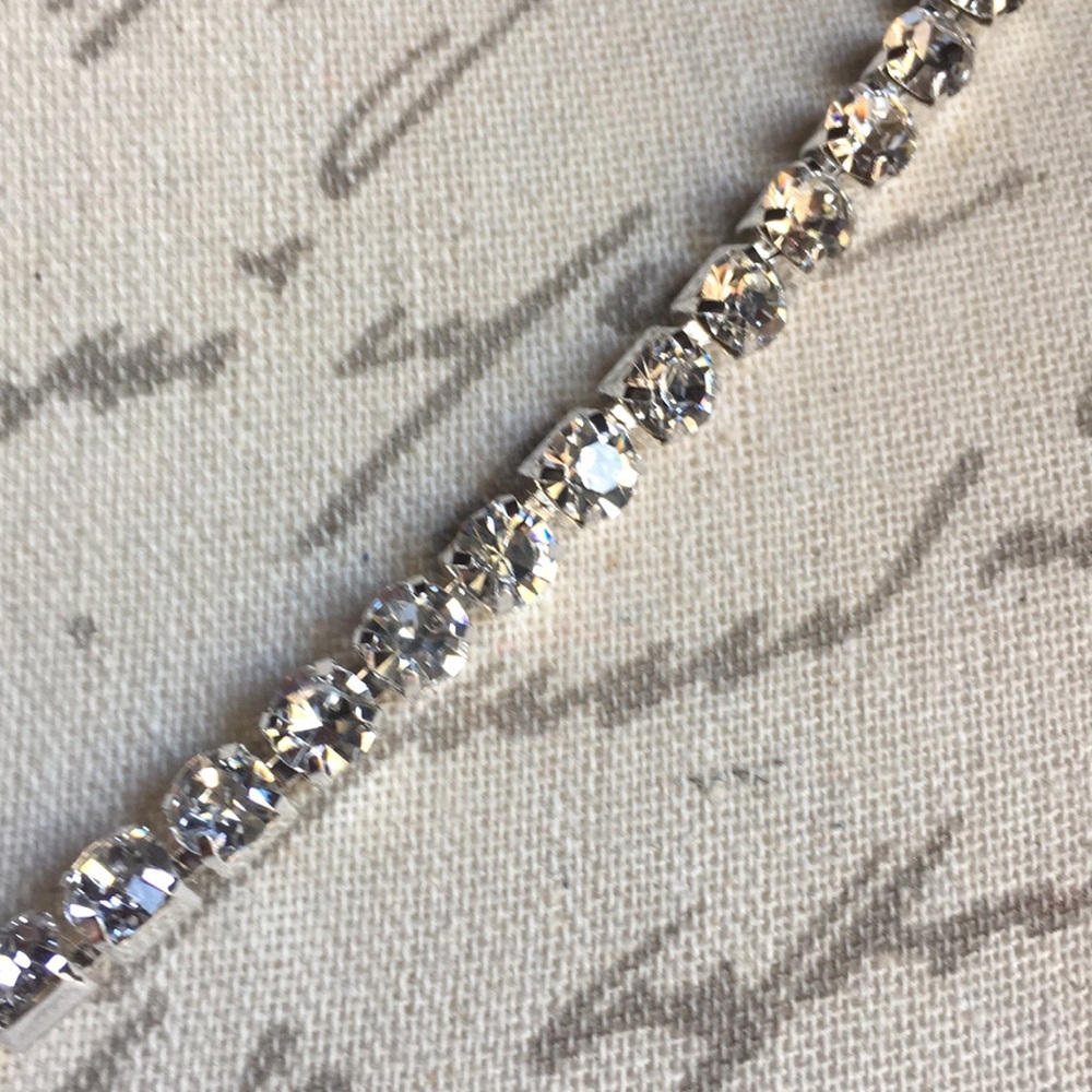 New! Elegant Rhinestone Necklace - Picture 4 of 7
